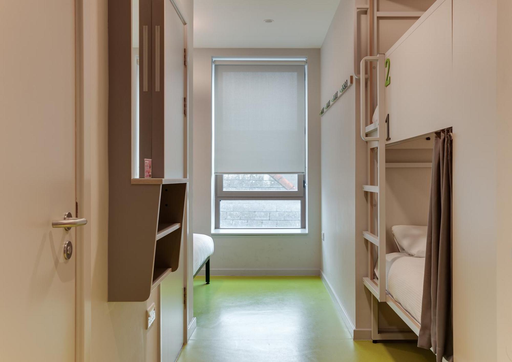 Hostal Clink I Lar